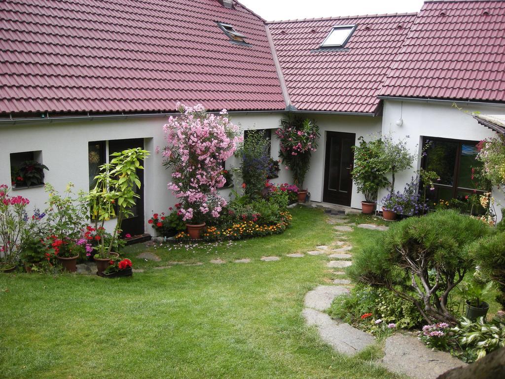 Penzion Nevcehle Urbanov Екстериор снимка